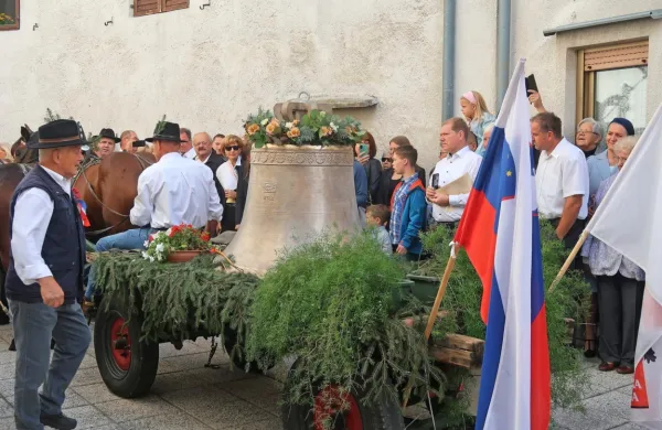 Cerkev svetega Jurija ima nov zvon