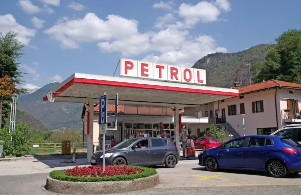 Nepridiprava sta vlomila v poslovne prostore bencinskega servisa 
v Mostu na Soči.