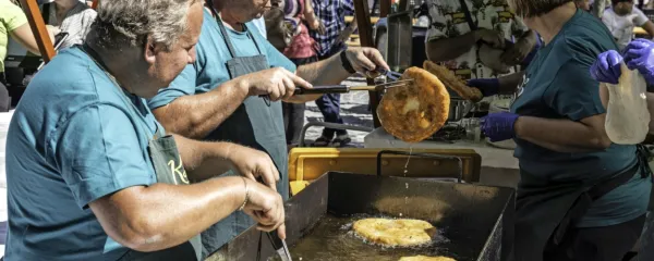 Langaš, ocvrta pogača, je tradicionalna prekmurska “hitra hrana”.