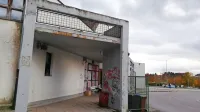 Postojnska avtobusna postaja je že dolga leta sramota turističnega 
mesta. Nov lastnik bi jo podrl in na njenem mestu zgradil novo 
poslovno-stanovanjsko stavbo. 




