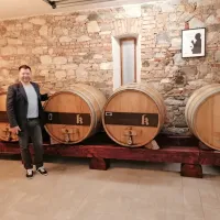 Z vinarstvom se v zadnjih letih na domačiji Koglot ukvarja 
predvsem Matej Koglot. 
