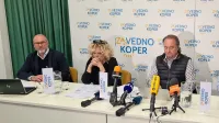 Prvak Liste Zavedno Koper  Patrik Greblo (desno), Katja Pegan in 
Rado Pišot opozarjajo na kršitev človekovih pravic in temeljnih 
svoboščin 63 občanom, ki so želeli kandidirati na njihovi listi za 
občinski svet in krajevne skupnosti. 