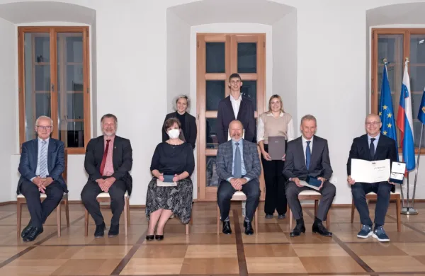  Fundacija Univerze v Novi Gorici   je  s spominskimi listinami 
nagradila donatorje in razglasila prejemnike štipendij ter nagrad.