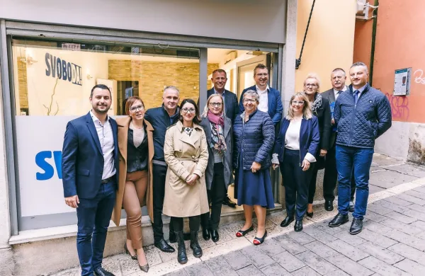 Gibanje Svoboda s poslansko pisarno v Čevljarski ulici