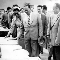 Jugoslovanski predsednik Tito si je s soprogo Jovanko leta 1958 
ogledal Meblo.