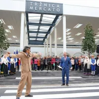 Po dolgih letih so koprske branjevke dočakale nadstre&scaron;ek na tržnici