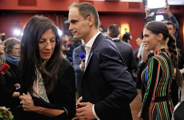 Romana Jordan Cizelj levo, Anže Logar v sredini, Eva Irgl na 
desni