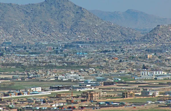 Afganistanski vrhovni vodja je ukazal polno izvrševanje islamskega prava, kar vključuje javne usmrtitve, kamenjanja, bičanja in 
amputacije udov tatov. Na fotografiji je Kabul.