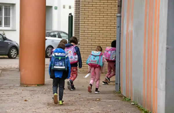 NIJZ sicer pripravlja novo strategijo, ki  ne bo več slonela na 
sedanjem sistemu posredovanja podatkov,  a bo vpeljana šele 
prihodnje leto, med tem pa  izpadajo iz sistema pregledov prav  
najranljivejši otroci.  