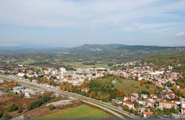 Dialog z gospodarstvom, podjetniški inkubator in kakovostna delovna mesta so nujni za razvojni preboj občine, menijo županski kandidati.
