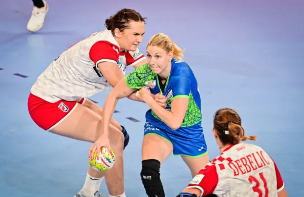 Hitro krilo  Tamara Mavsar je ena ključnih igralk Slovenije.

 