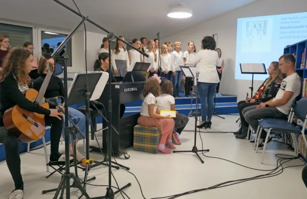 Osnovna &scaron;ola Idrija ima novo knjižnico