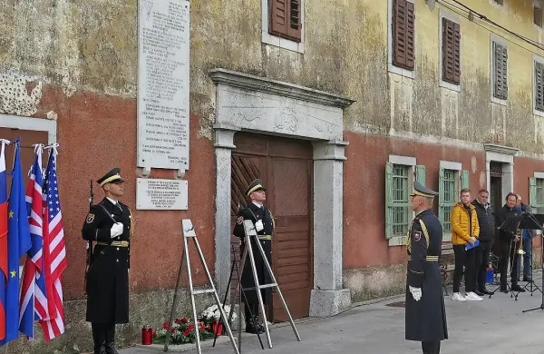 Lletošnja spominska slovesnosti v Škrbini je spet potekala “v 
živo”. 