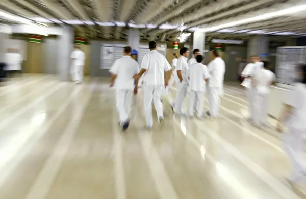 Sindikati zdravstva in socialnega varstva še niso prejeli  vladnega 
predloga, zato ne izključujejo zaostrovanja sindikalnih aktivnosti.  