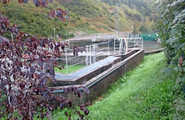 Zastarela čistilna naprava in 13 kilometrov kanalizacije je vse, kar 
premore občina Cerkno za čiščenje voda. Ureditev, ki jo zahteva 
Evropa, bi zahtevala ves naložbeni denar iz vsaj štirih letnih 
proračunov. 