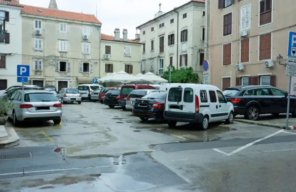 Iskanje parkirnega mesta je za Pirančane in obiskovalce Pirana 
vedno utrujajoče in zoprno početje.