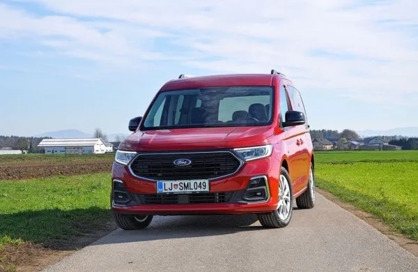 Slovenski zastopnik z vozili Ford je iz nemške tovarne prejel prve primerke tournea connect, ki je nastal s tesnim 
sodelovanjem nemškega Volkswagna. V letu 2023 načrtujejo, da bi na naše ceste poslali približno sto vozil.
