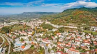 Ilirska Bistrica skriva številne naravne in kulturne bisere, obenem 
pa je odlično izhodišče za kolesarske in pohodniške izlete.