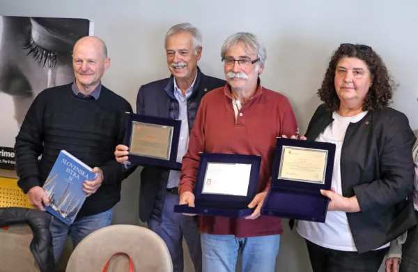  Nagrajenci (z leve) Igor Castellani, Roberto Treu, Jadran Čalija in 
Diana Peloza 

