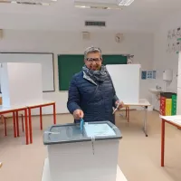 V Ankaranu je svoj glas že oddala kandidatka za županjo Breda 
Krašna