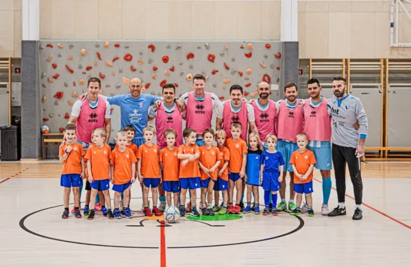 Na prireditvi v Novi Gorici so se najmlajši goriški nogometni upi 
družili z legendami  ND Gorica iz začetka tega tisočletja.