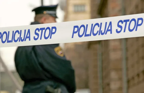 Zaradi grožnje z bombo izpraznili sodno palačo v Ljubljani