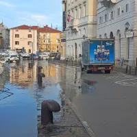 Današnje poplavljanje morja v Piranu