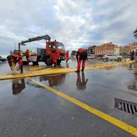 Postavljanje protipoplavnih baraž v Izoli