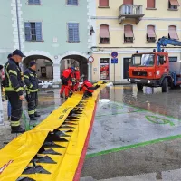 Postavljanje protipoplavnih baraž v Izoli