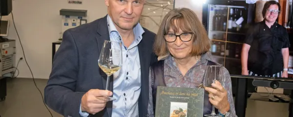 Jani Batič je podedoval zapiske Danijele Ule, po katerih je Ifigenija Simonović 
pripravila besedila za knjigo.