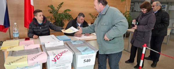 Na volitve je v Sloveniji prišlo manj kot polovica volilcev, v Kopru 
(na fotografiji) pa celo nekoliko več. 