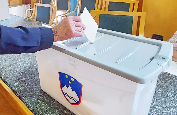 Zadnji dan predčasnega referendumskega glasovanja 1,36-odstotna udeležba