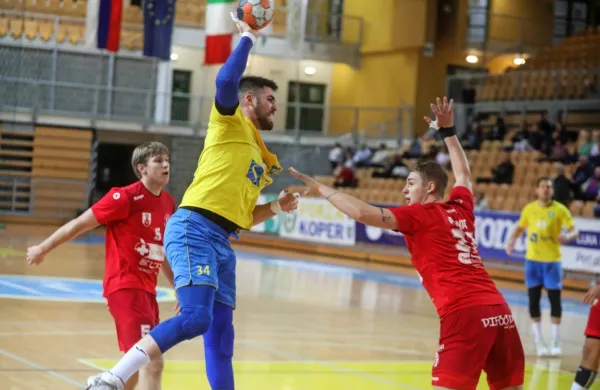 Krožni napadalec Rok Marić  (z žogo) je za Koprčane dosegel dva 
gola proti Slovanu. 