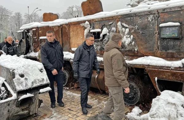 Obrambni minister Marjan Šarec je danes na obisku v Kijevu.