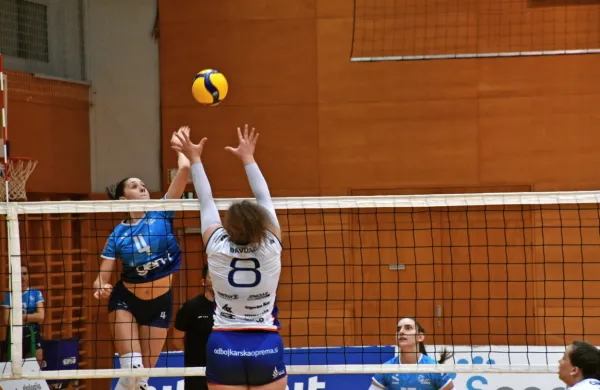 Za novogoriški Gen-I Volley je tokrat najbolje igrala Polona Frelih 
(levo).