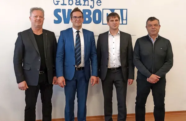 Podporo Samu Turelu (drugi z leve) so včeraj uradno oznanili 
Marko Tribušon (Lista za razvoj), Anton Harej (NSi) in Andrej 
Pelicon (Levica). 