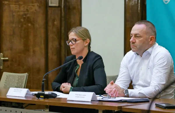 

Bešič Loredan je telefonski klic Zemljiču danes potrdil: “Šlo je za 
osebni klic kolega kirurga kolegu internistu in ja, čustva so me 
odnesla.”