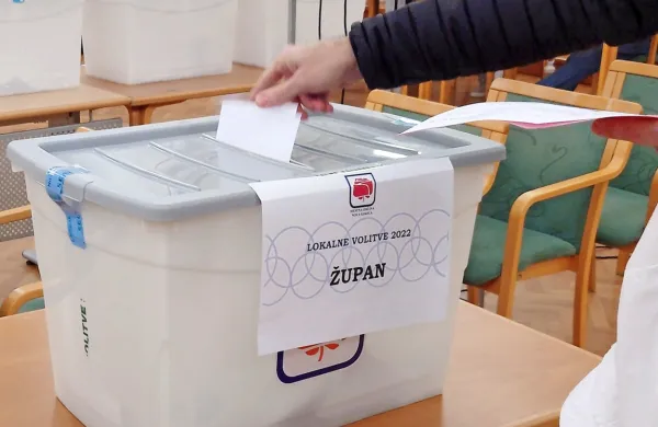 V 47 občinah v teh dneh predčasno glasovanje pred drugim krogom županskih volitev