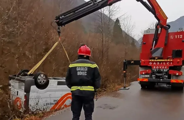 K sreči voznik pri tem ni  bil  poškodovan, zaradi neupoštevanja 
prometne signalizacije pa so mu policisti  izdali plačilni nalog.