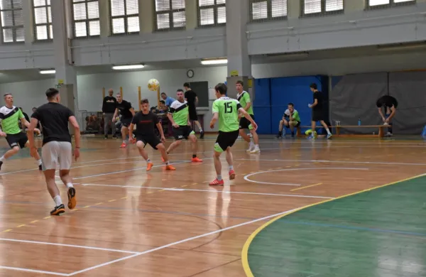 Vsako nedeljo teče tudi  zimska liga v Dobravljah.