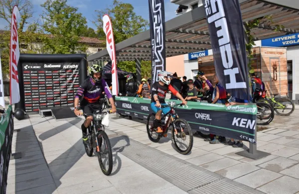 Zadnjo dirko sezone je gostil ajdovski Kamplc racing team.