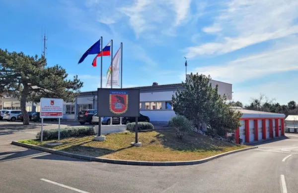 Obljuba o izgradnji prostorov za prostovoljne gasilce v  Zavodu za 
gasilno in reševalno službo Sežana  je združila vse županske 
kandidate 