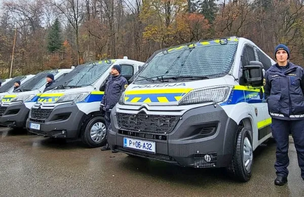 Od 40 novih maric jih je včeraj osem pripeljalo na Primorsko.