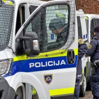 Včeraj so policisti prevzeli 40 novih kombijev, po novem letu sledi 
enaka pošiljka. 