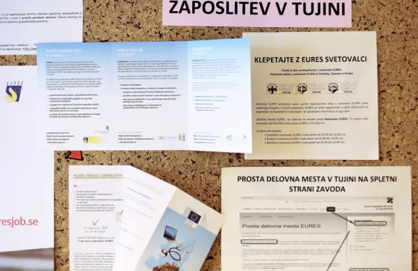 V enajstih mesecih skupaj se je število brezposelnih zmanjšalo za 
skoraj četrtino.