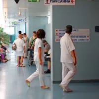 Pomanjkanje zdravnikov je tudi posledica  zgrešenih odločitev 
vseh, ki so vodili zdravstveno politiko in v njej  kot vodilni v 
strokovnih  organizacijah  soodločali preteklih 20, 30 let.