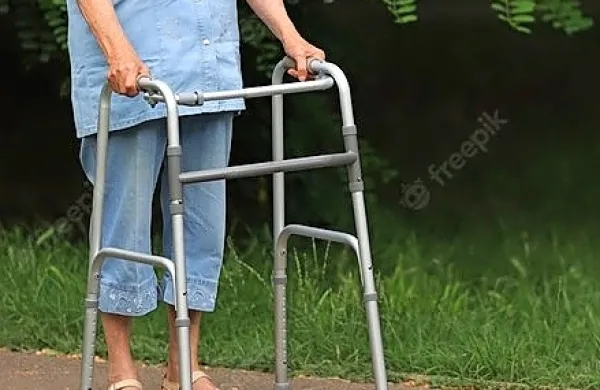 Koprski tat nima sočutja niti do starejših in onemoglih ljudi (fotografija je simbolična).