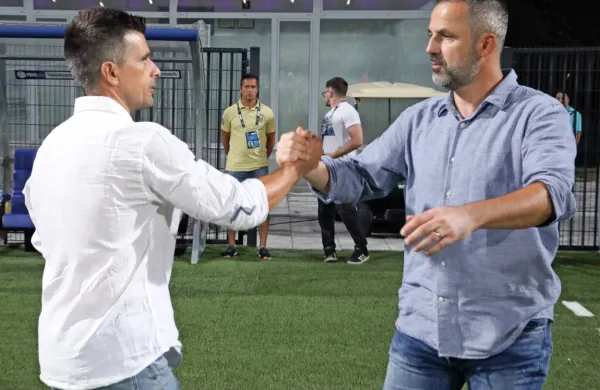 Kdo bo danes popoldne boljše volje? Zoran Zeljković (levo) ali 
Dušan Kosić?