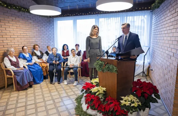 Po besedah direktorice Jane Hreščak nova pridobitev pomeni 
širitev programov, s katerimi se dom obrača na starejše, ki še živijo 
v domačem okolju, in jim ponuja prilagojene programe.