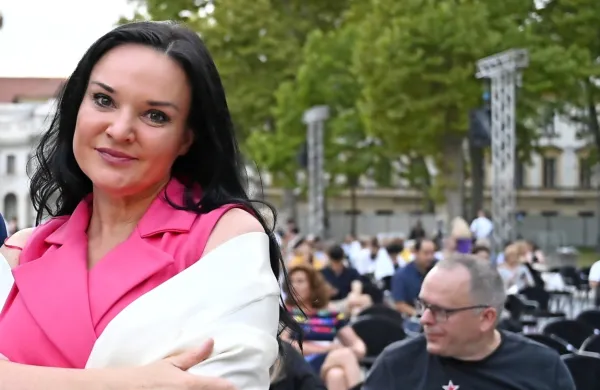 Alenka Gotar je med drugim tudi podpisala pobudo za predčasno 
razrešitev generalnega direktorja RTVS Andreja Graha Whatmougha.